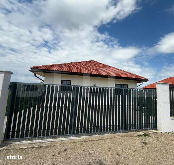 Casa finisata, pe un nivel, 4 camere, 114 mp, 750 mp teren, Jucu de Mi