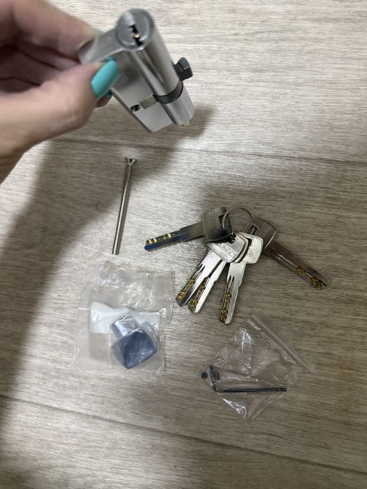 Замок новый с вертушкой