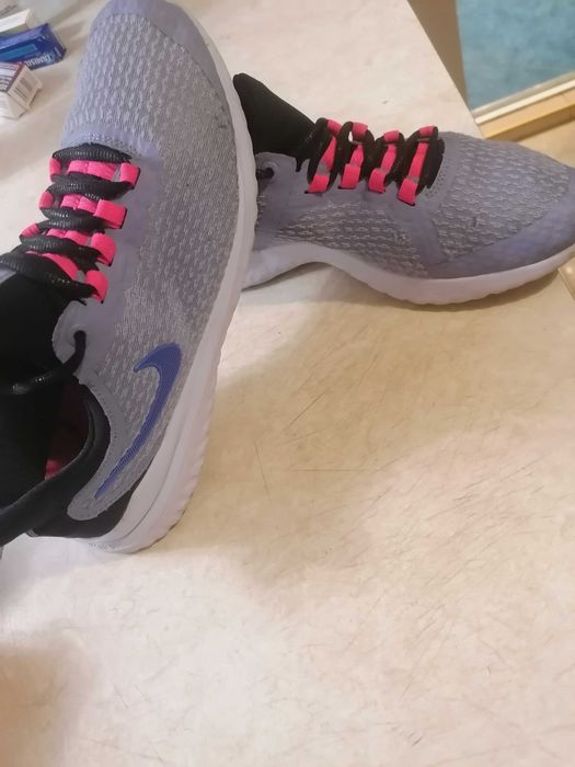 Маратонки наик 41 номер  2 чифта