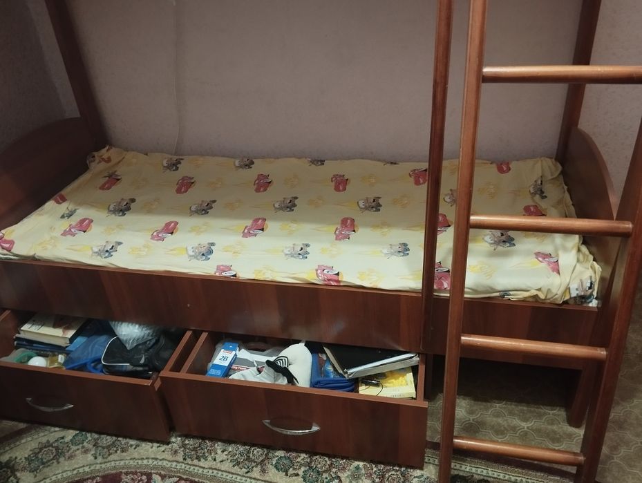 Двухъярусная кровать