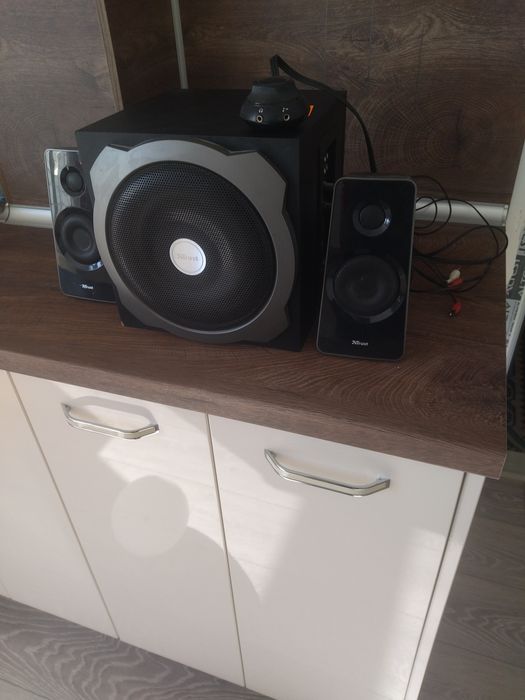 Буфер с колони  и   блутут