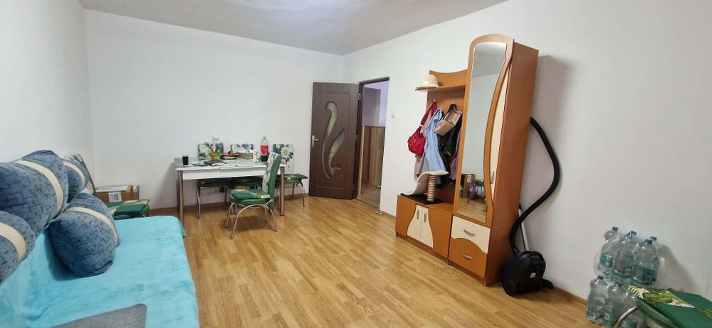 Vand apartament decomandat