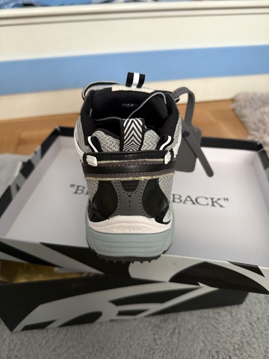 Off White Be Right Back (BRB)