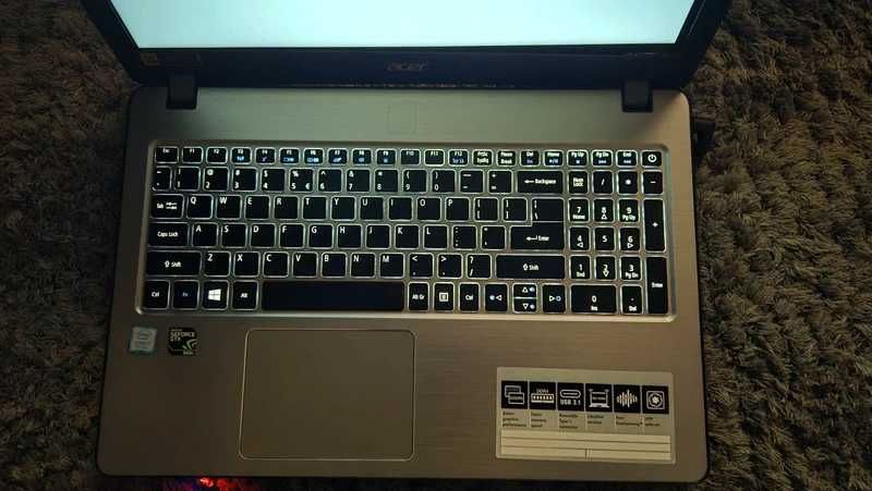 Vand laptop- Acer Aspire F5-573 (Model N16Q2) —