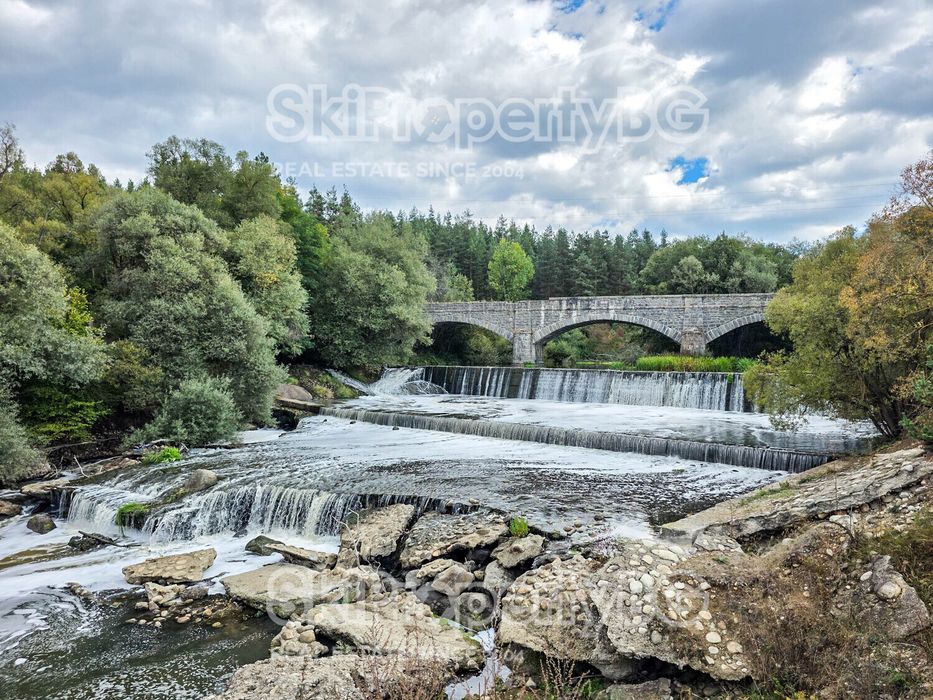 Парцел с разрешение за строеж в близост до язовир Искър!