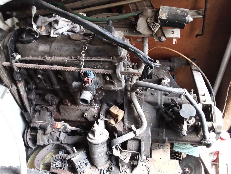 Продавам двигател  ПАСАТ Б3 89годинс