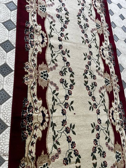 Продается ковровые дорожки (6×1.75 размер)