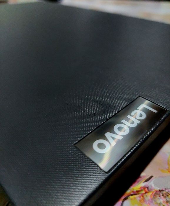 Продаётся новый Ноутбук Lenovo