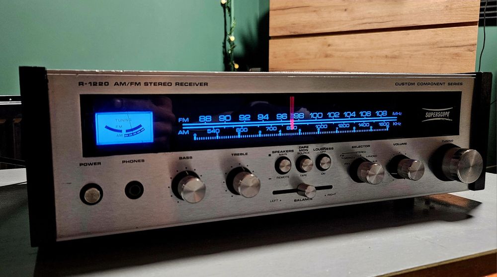 Продавам ресивър MARANTZ superscope r1220