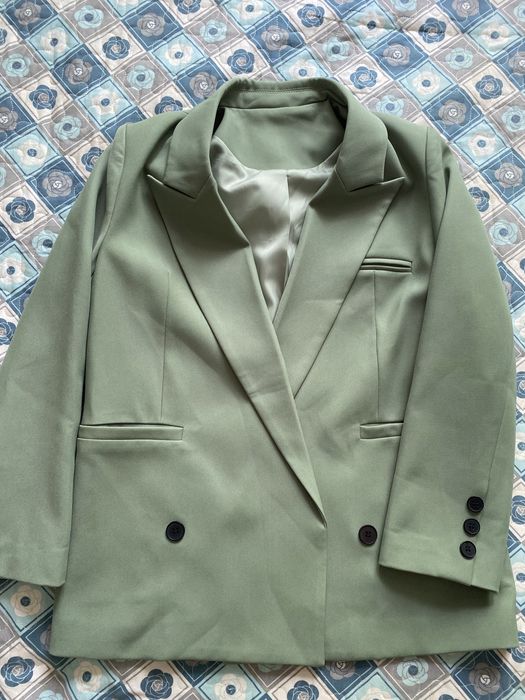 Пиджак сатылады .