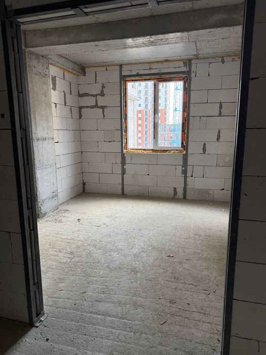 Срочно продается 2 ком квартира в 9 мкр Чинара парк