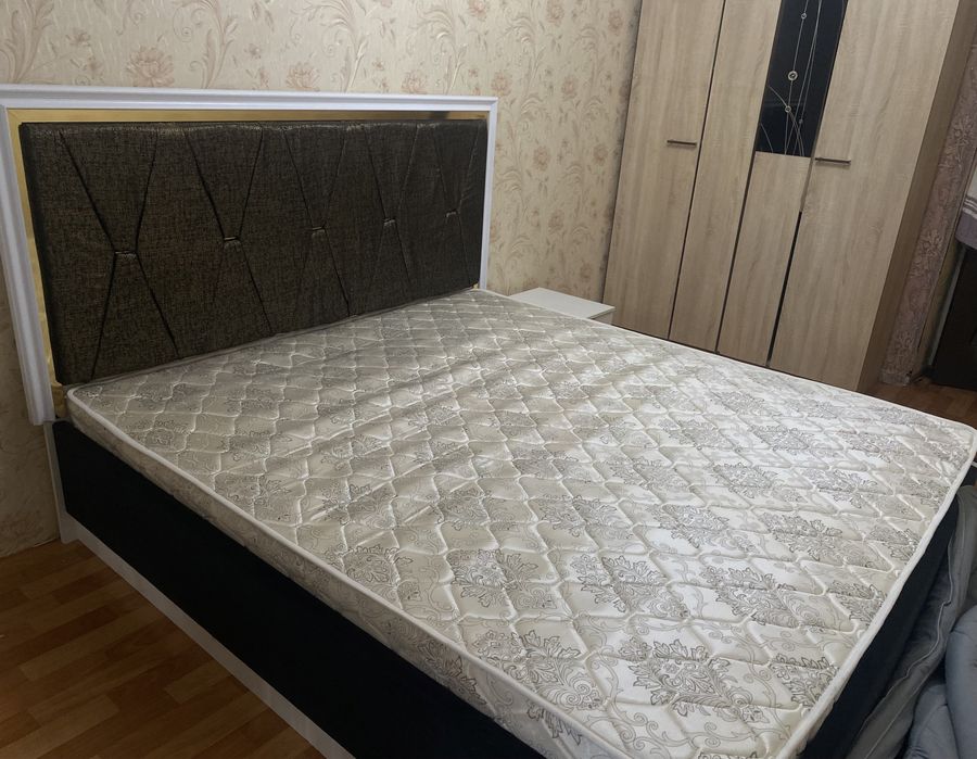 Двуспальная кровать