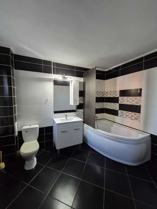 Inchiriez apartament cu 3 camere, bloc nou, zona centrala