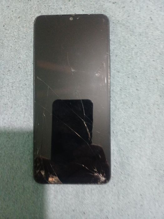Redmi A3 cu sticla sparta. Placa este ok. Are parola
Touch-ul este ok