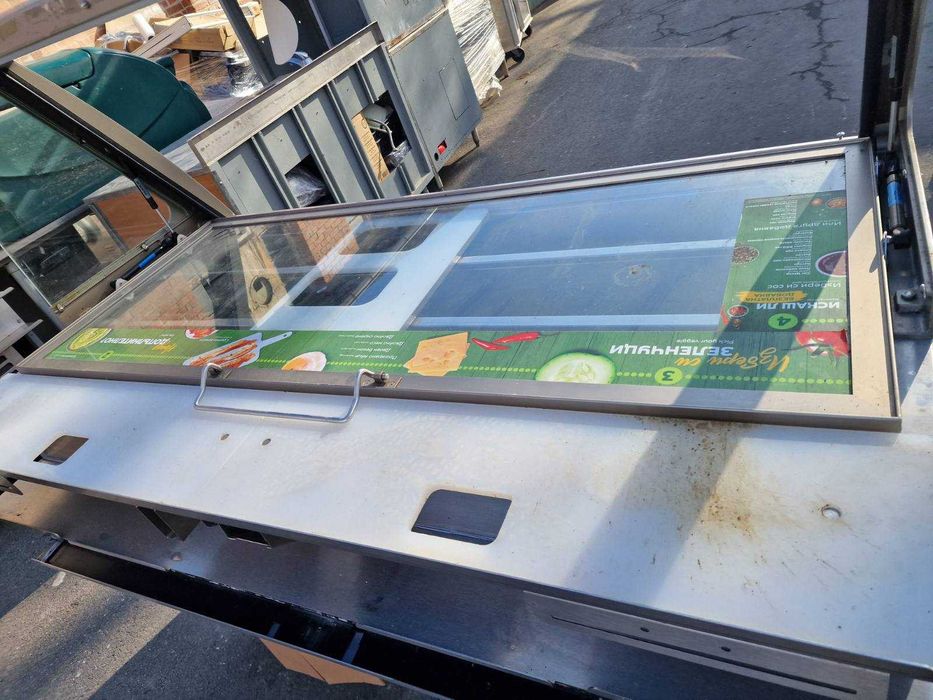 Салатена хладилна витрина , Салатен бар