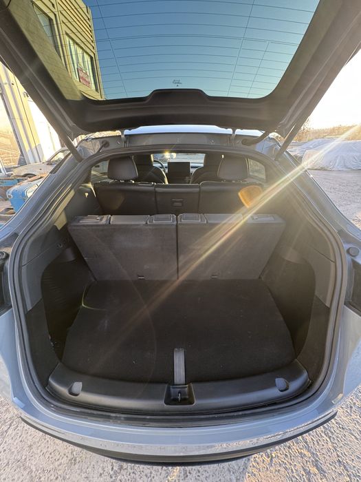 Tesla Model Y 2021 yil kam yurgan