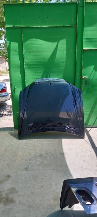 Капот на w220 мерседес.
