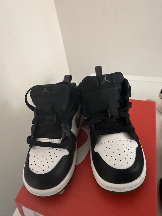 Adidasi jordan nr 23,5