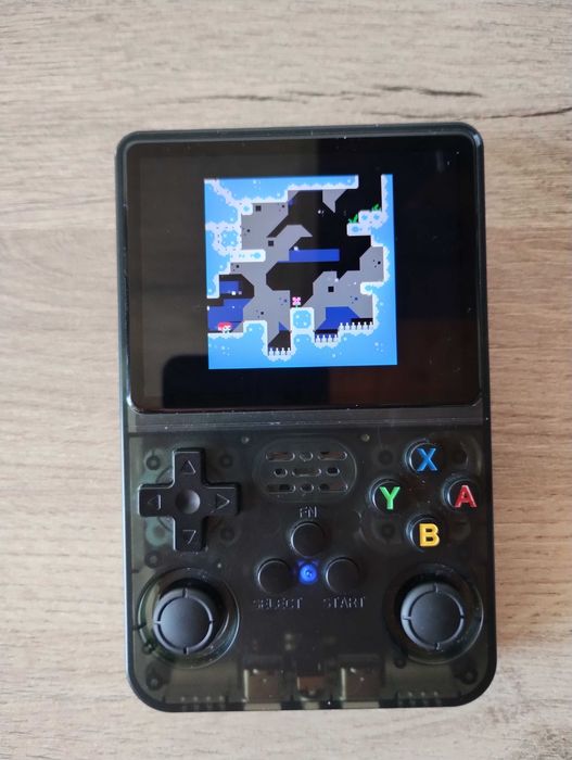 Игрова конзола R36s с ArkOS и 64GB карта