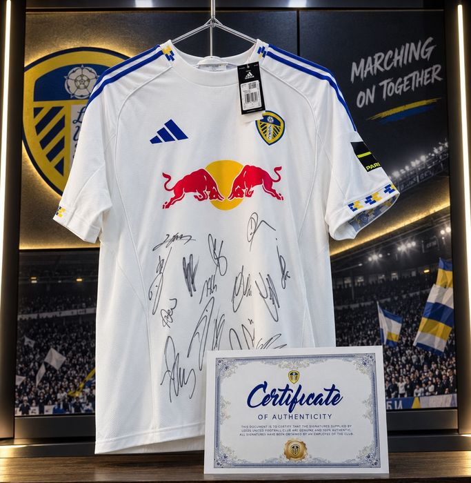 Продается оригинальная футболка Leeds United с настоящими автографами.