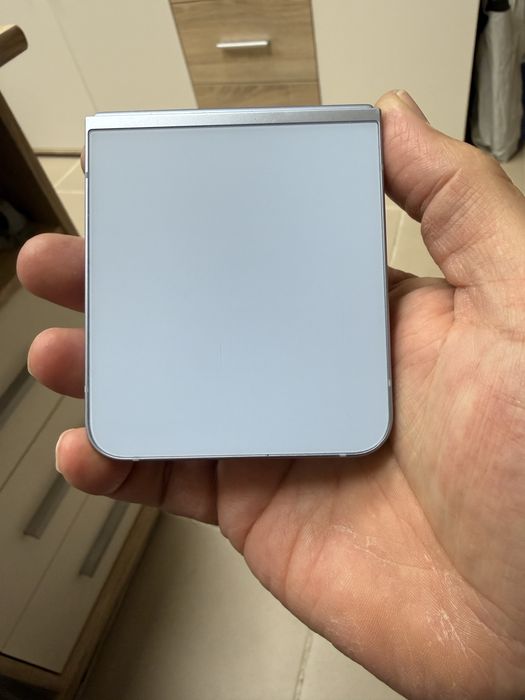 Samsung Galaxy Z Flip 6 12/256gb- отличен