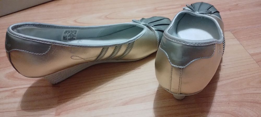 Дамски обувки с малка платформа