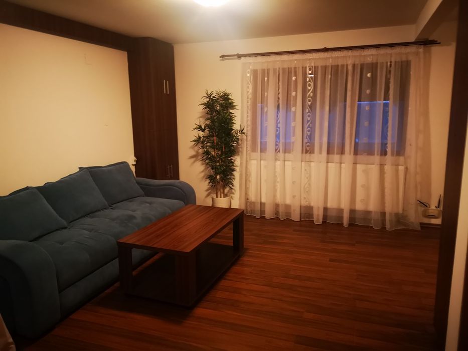 Inchiriez-apartament 2 camere-în vila/la curte.