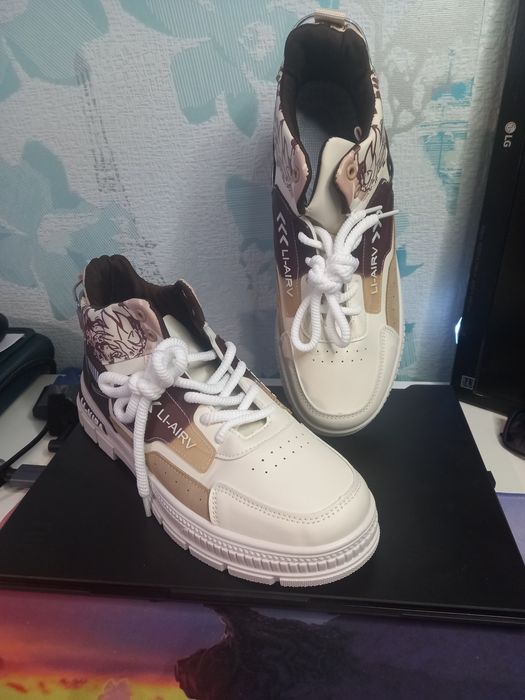 Кросовки EU 45/28,5 см. Новые