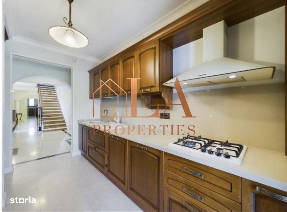 Vila 7 camere mobilata | Teren 1118mp | Piscina acoperita I Domnesti