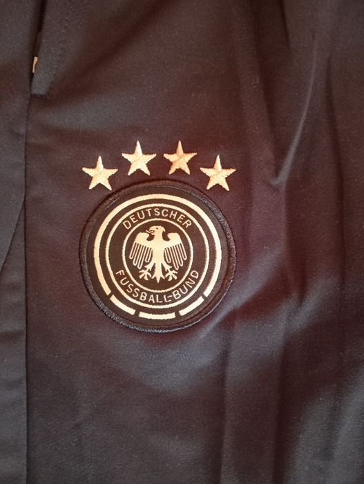 Продается спортивный костюм