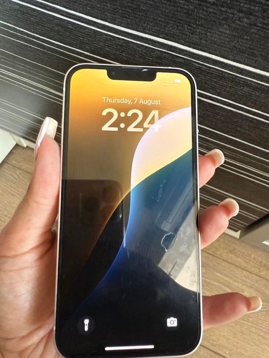 Продавам Iphone 13
