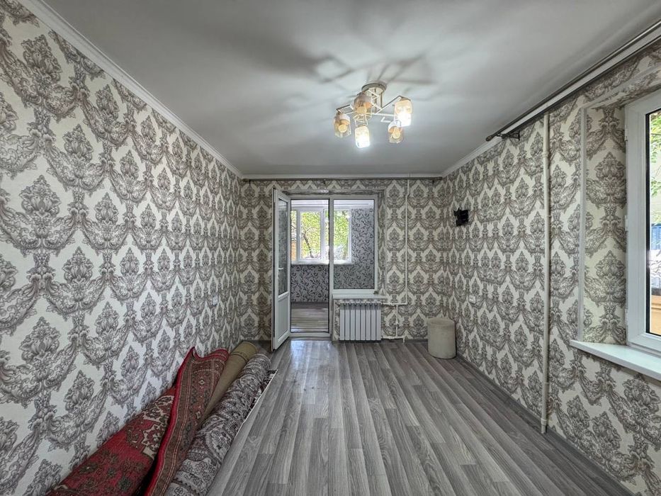 МЕТРО КОСМОНАВТЫ СВОЯ 2/1/4 Срочно Продается 50m2 Кирпич с Ремонтом