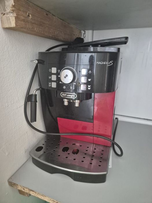 Espressor De’Longhi Magnifica S – stare bună, funcționează perfect
