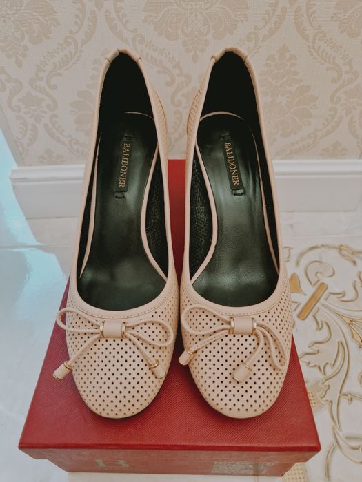 Продам женские туфли