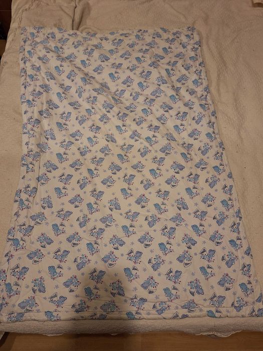 Дарявам олекотена детска завивка