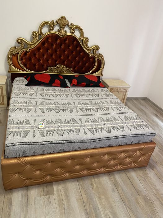 Vand mobila dormitor:pat +noptiere+sistem de lumini