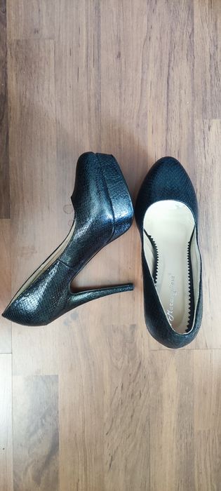Обувки на висок ток , 12 см. Еко кожа , 38 номер, отговарят на 37 .