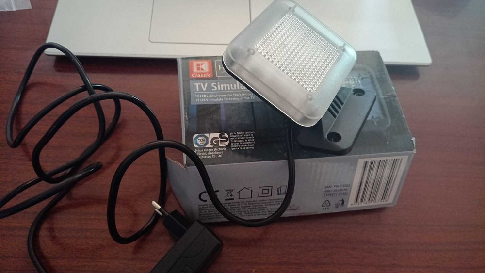 simulator TV - da impresia ca cineva este acasa si se uita la TV NOU