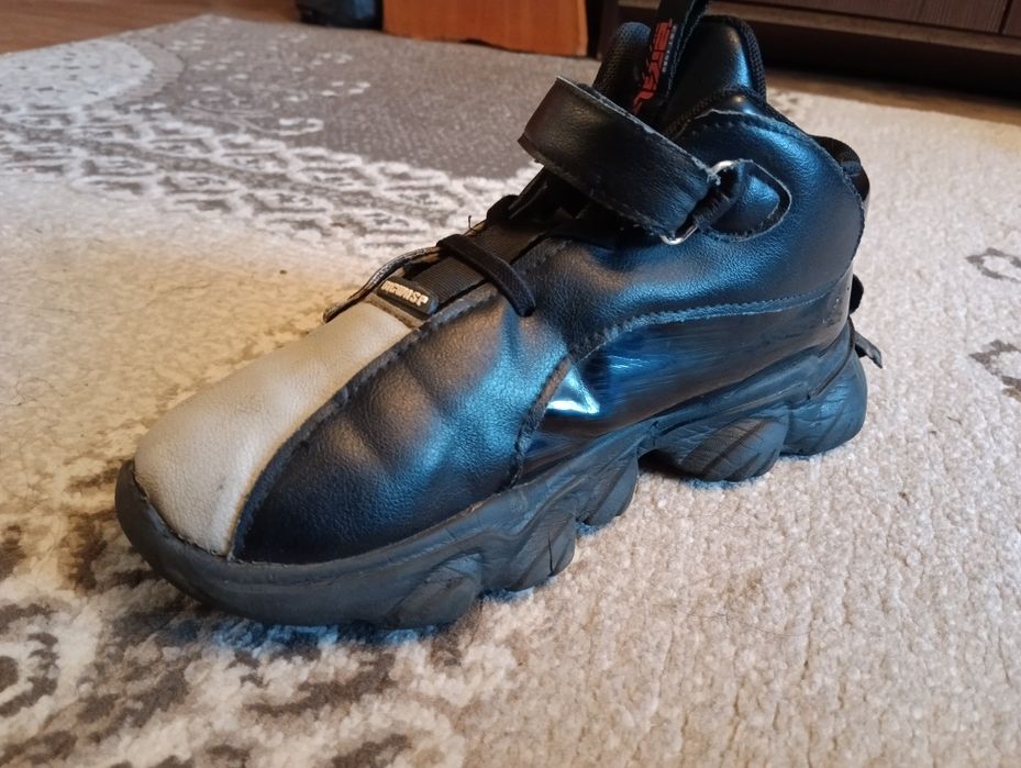 Продам кроссовки дёшево