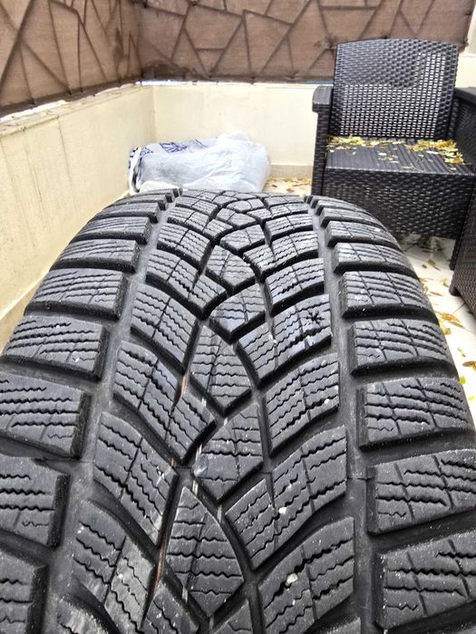 Anvelope iarna 235 45 18 goodyear