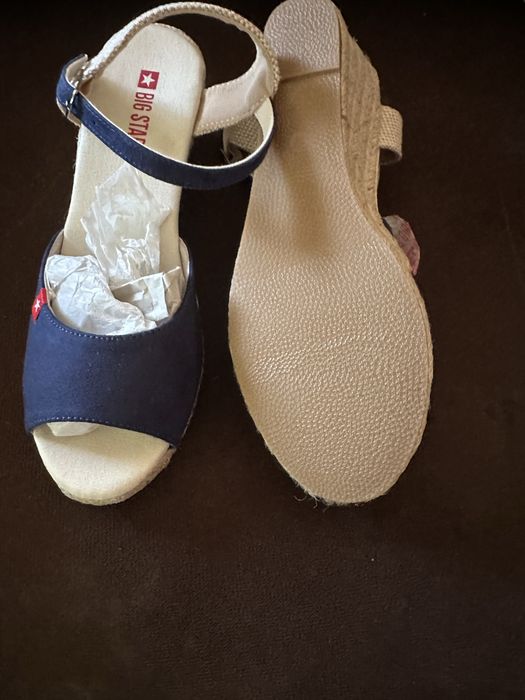 Продавам сандали 37 номер