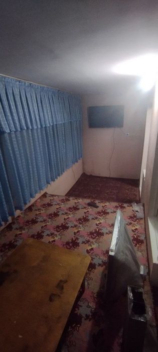 Arenda 2 xona 4 mikrarayon 2 etaj oylaga beriladi makler xizmati bor