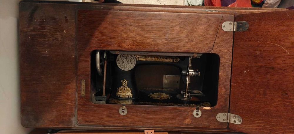 Vând mașina de cusut Singer 128K originala an 1920 stare buna