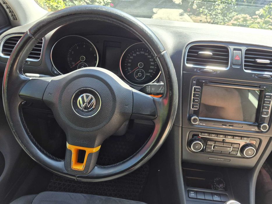 Volskwagen GOLF VI 2009 benzina clima navigatie cutie manuala 140.000 km reali