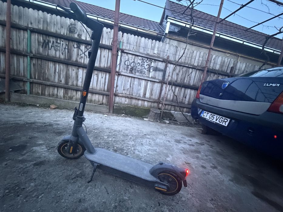 Trotineta electrica Ninebot kickscooter max g30