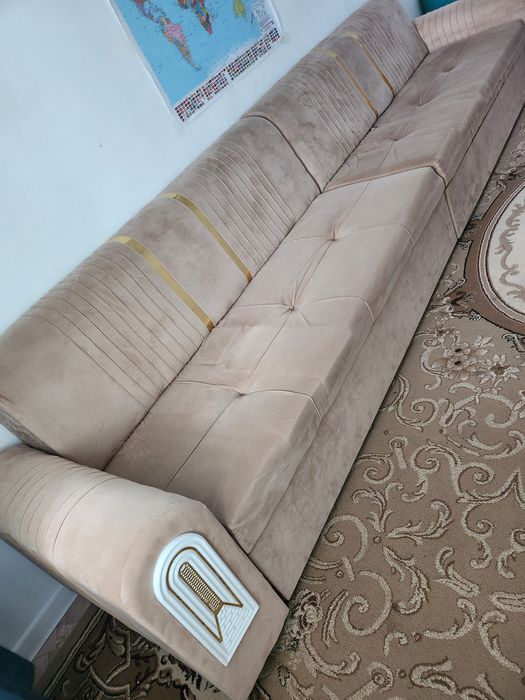 Диван сатылады 4 м