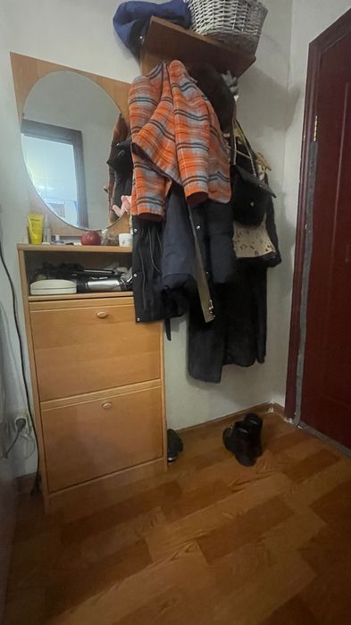 Продам компактную обувницу в коридор.