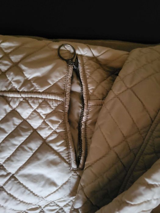 Jachetă bej impermeabilă, matlasată