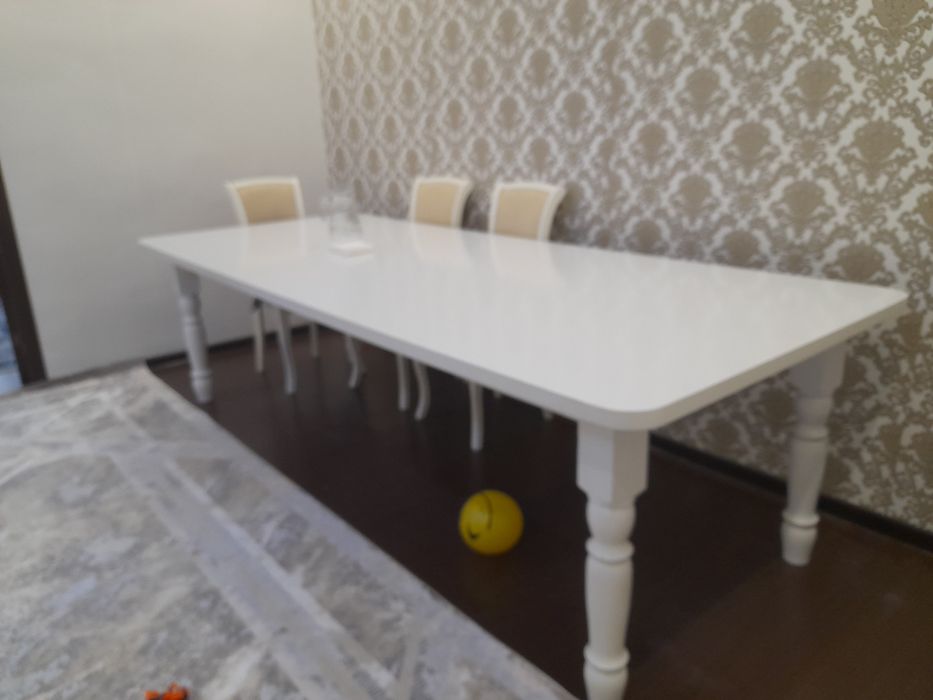 Продаётся  стол гостиной