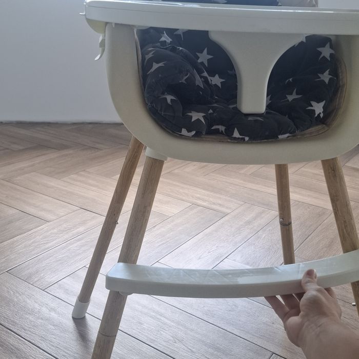 Scaun de masa bebe